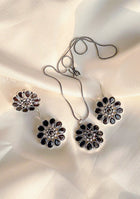 Noir Bloom Pendant Set