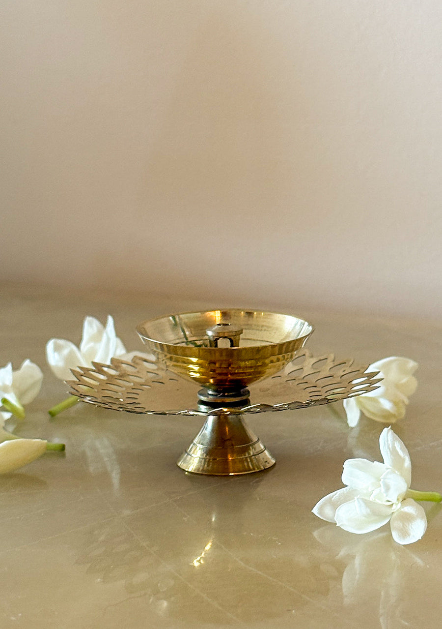 Brass round flower Diya