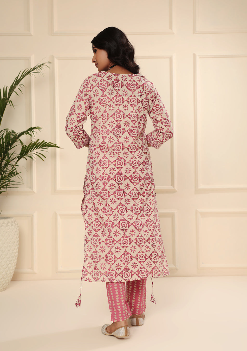 ARAVALII White AND RED FLORAL PRINT KURTA PANT SET WITH DUPATTA