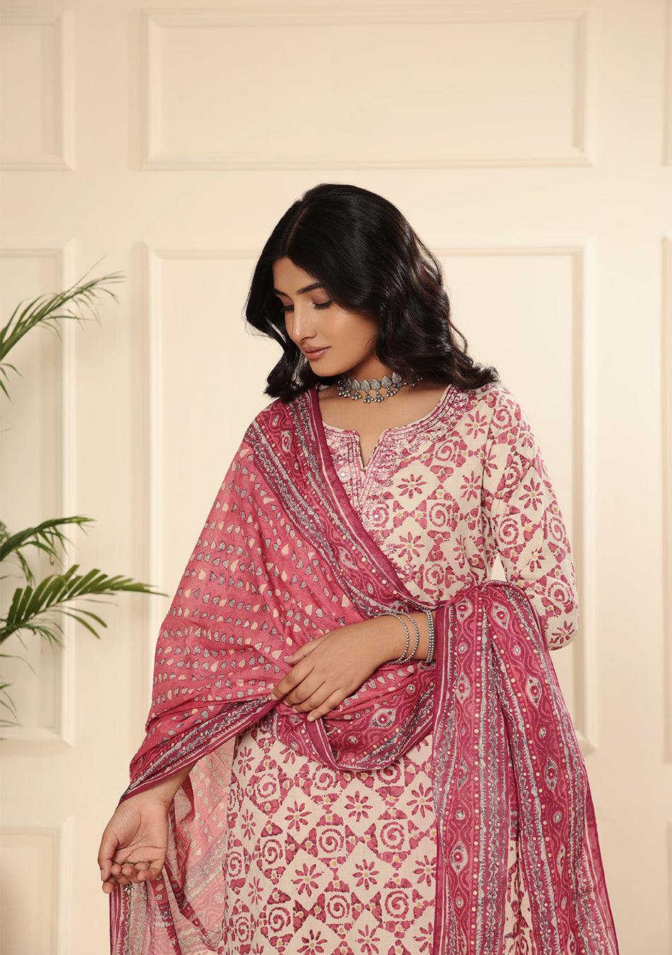 ARAVALII White AND RED FLORAL PRINT KURTA PANT SET WITH DUPATTA