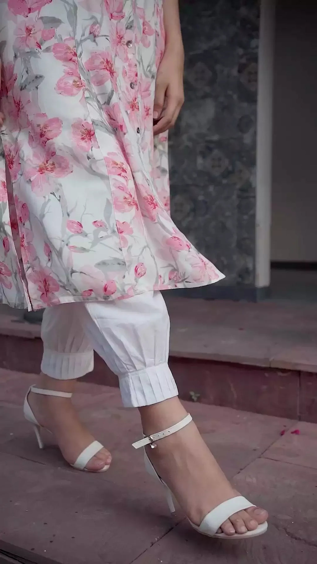 Ammanya Ivory Floral Printed Kurta