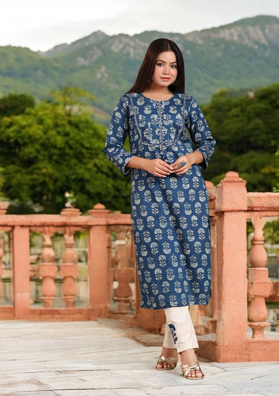 Ammanya Indigo Floral Motif kurta Set